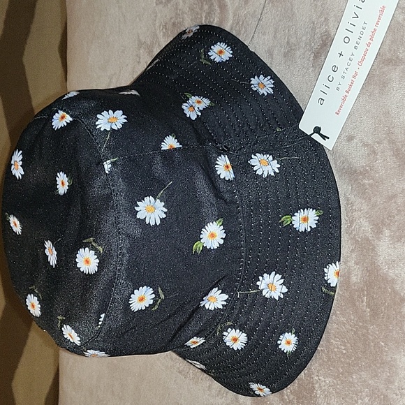 Alice + Olivia reversible bucket hat - Picture 2 of 6